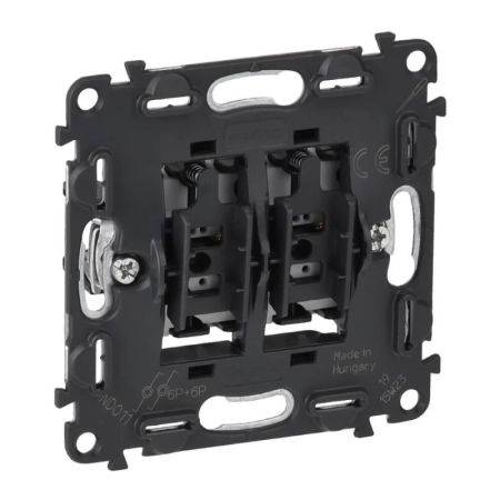 Выключатель двухполюсный Legrand Valena Мех In Matic 16AX 250V винтовой зажим 752002