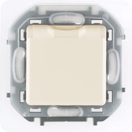 Розетка с/з со шторками с защитной крышкой Legrand Inspiria 673741