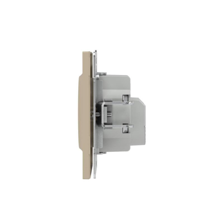 Розетка силовая KANT 2P+E защ. шторки ванильн. марципан DKC 7015033