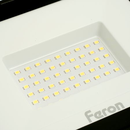 Светодиодный прожектор Feron LL-931 IP65 70W 6400K 41551