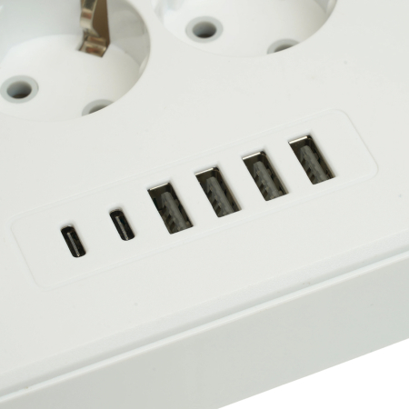Удлинитель 3-местный c/з 3x1 мм2, 1,8 м, 250В, 10А, 4USB+2Type-C 2,4А, серия Home, белый STEKKER HM09-36-02 49972