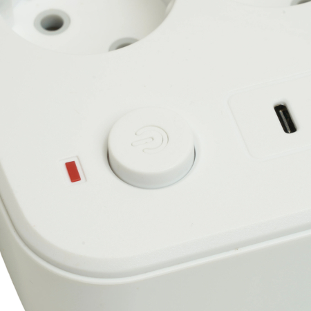Удлинитель 3-местный c/з 3x1 мм2, 1,8 м, 250В, 10А, 4USB+2Type-C 2,4А, серия Home, белый STEKKER HM09-36-02 49972