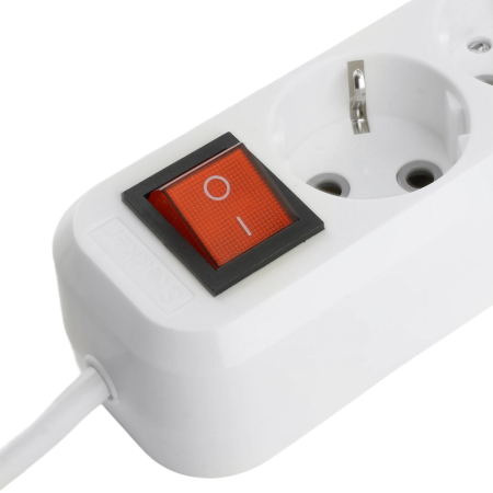Удлинитель 3-местный с/з с выключ. STEKKER HM071-31-05 3x1мм2, 5м, 250В, 16А, 1USB+2C, 2.4A, сер Home, белый 50138