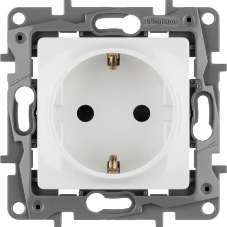 Розетка 1-м СП Etika 16А IP31 250В 2P+E с заземл. защ. шторки немецк. стандарт винтов. клеммы механизм бел. IEK 672222